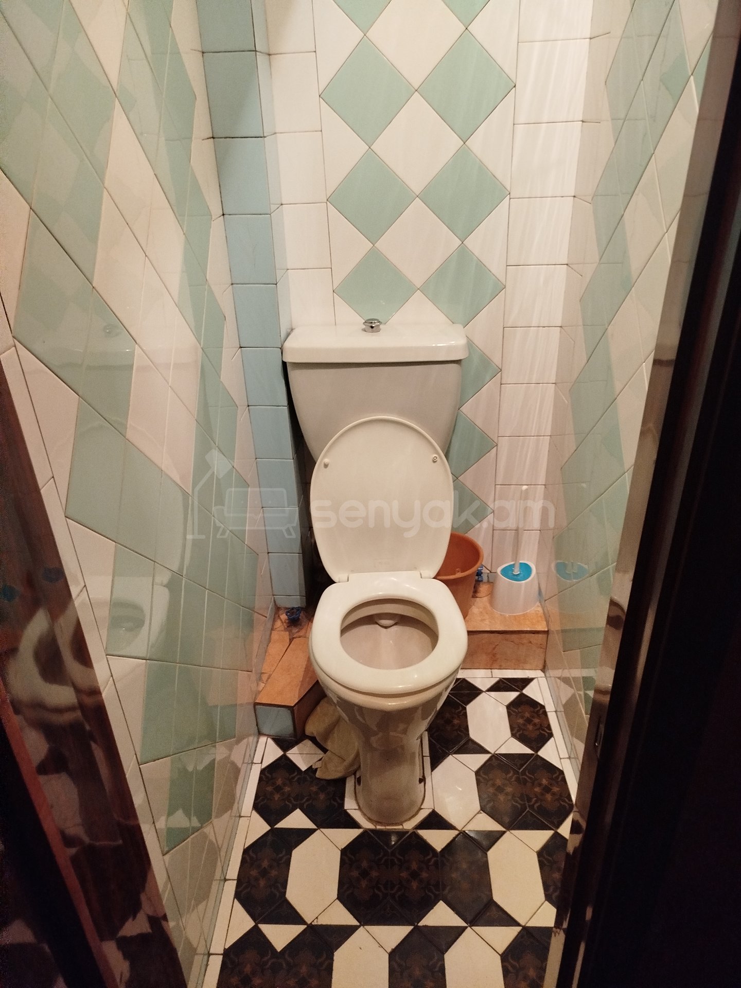 3 Սենյականոց Բնակարան Քարե Շենքում, 59քմ, 5/5 հարկ, Կոսմետիկ Վերանորոգված