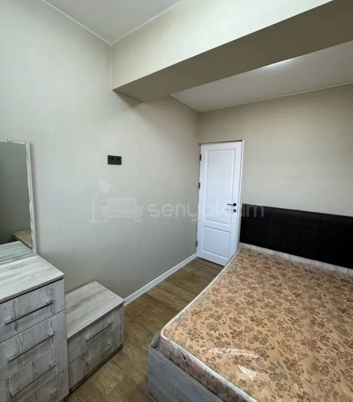 2 Սենյականոց Բնակարան Քարե Շենքում, 48քմ, 5/5 հարկ, Կապիտալ Վերանորոգված, Կահավորված