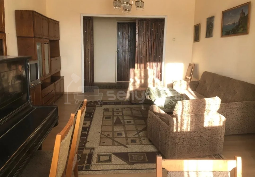 2 Սենյականոց Բնակարան Քարե Շենքում, 60քմ, 5/5 հարկ, Նորմալ Վիճակում, Կահավորված, Արևկող