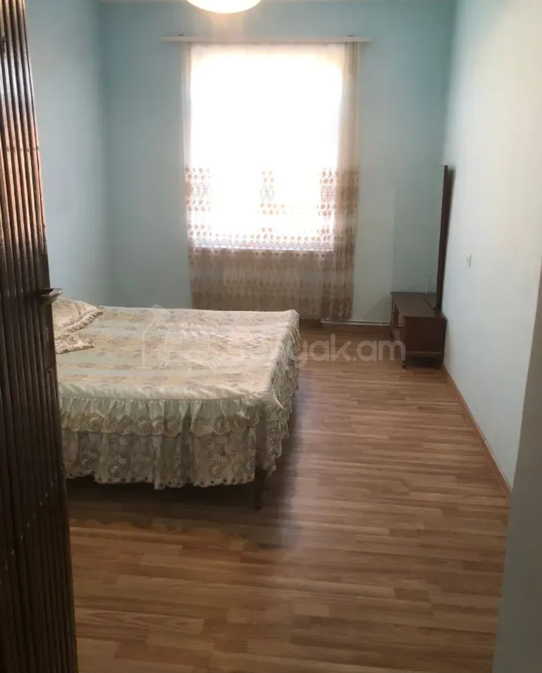 2 Սենյականոց Բնակարան Քարե Շենքում, 60քմ, 5/5 հարկ, Նորմալ Վիճակում, Կահավորված, Արևկող