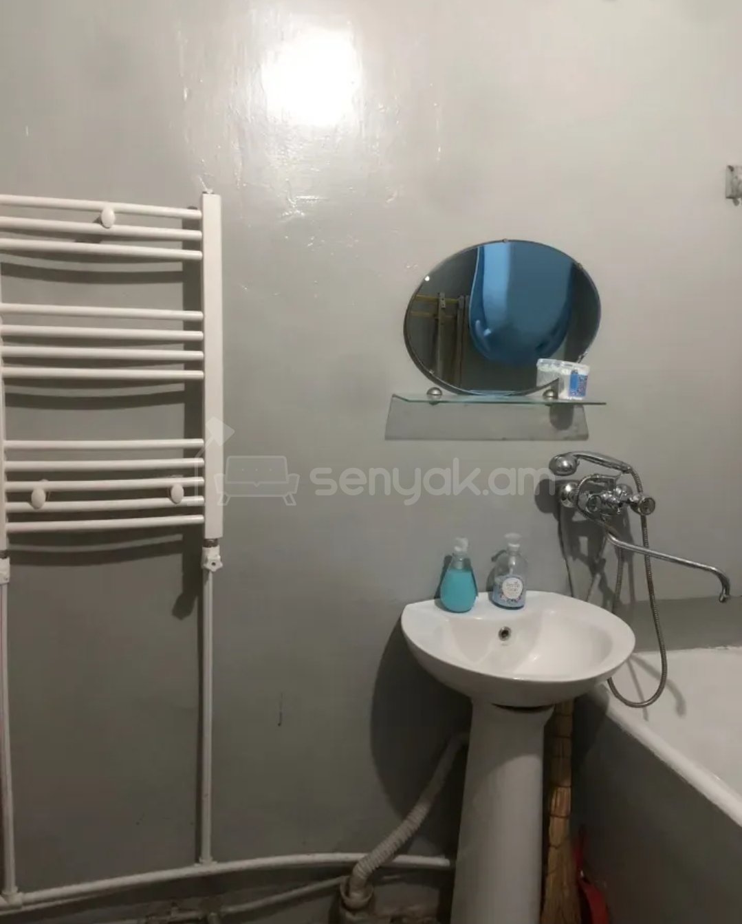 2 Սենյականոց Բնակարան Քարե Շենքում, 60քմ, 5/5 հարկ, Նորմալ Վիճակում, Կահավորված, Արևկող