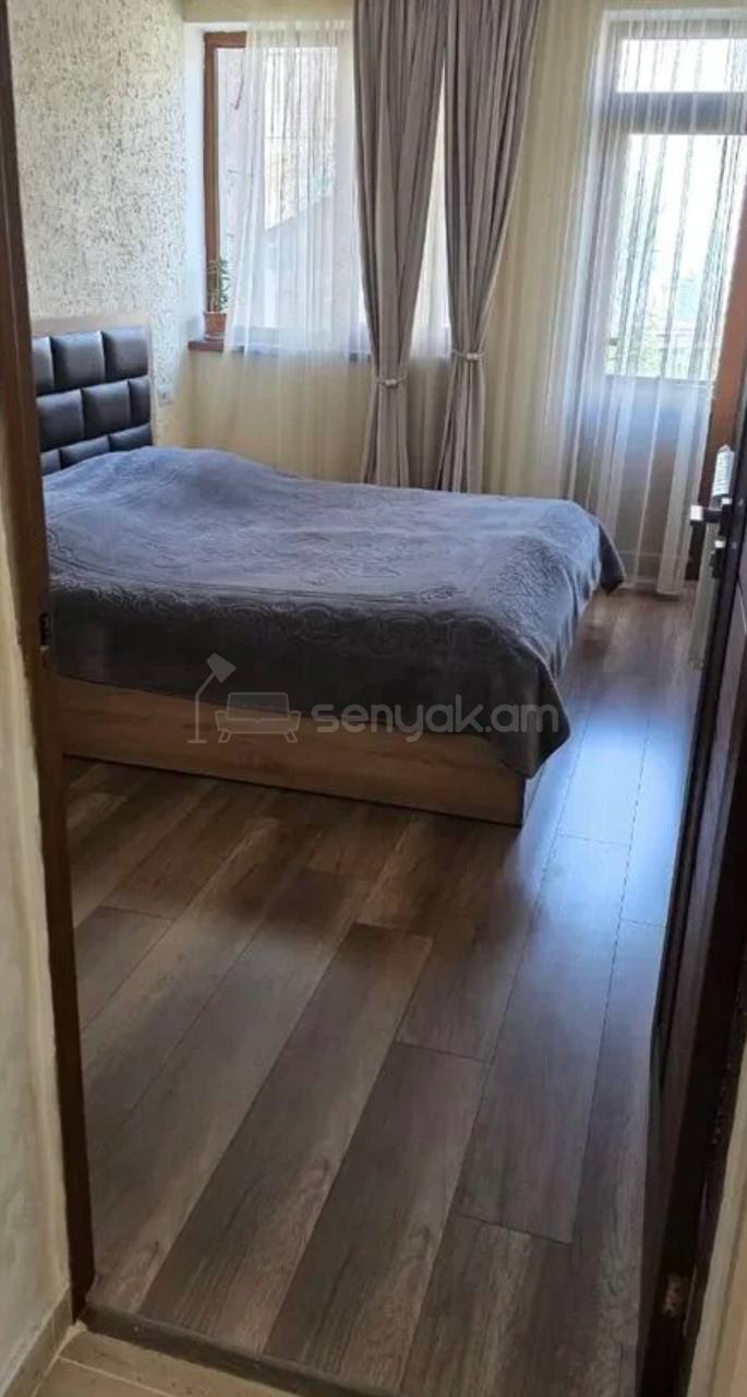 3 Սենյականոց Բնակարան Քարե Շենքում, 65քմ, 3/5 հարկ, Կապիտալ Վերանորոգված, Կահավորված