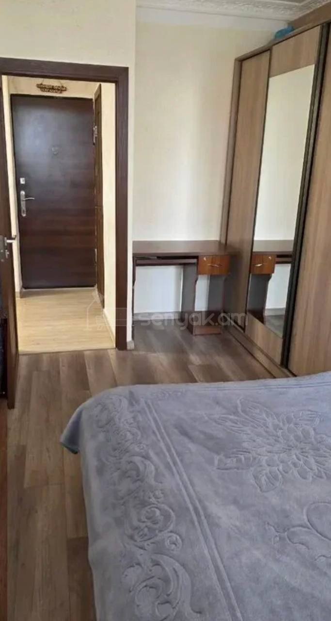 3 Սենյականոց Բնակարան Քարե Շենքում, 65քմ, 3/5 հարկ, Կապիտալ Վերանորոգված, Կահավորված