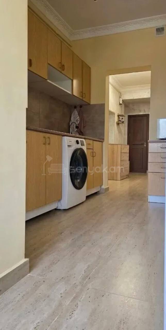 3 Սենյականոց Բնակարան Քարե Շենքում, 65քմ, 3/5 հարկ, Կապիտալ Վերանորոգված, Կահավորված