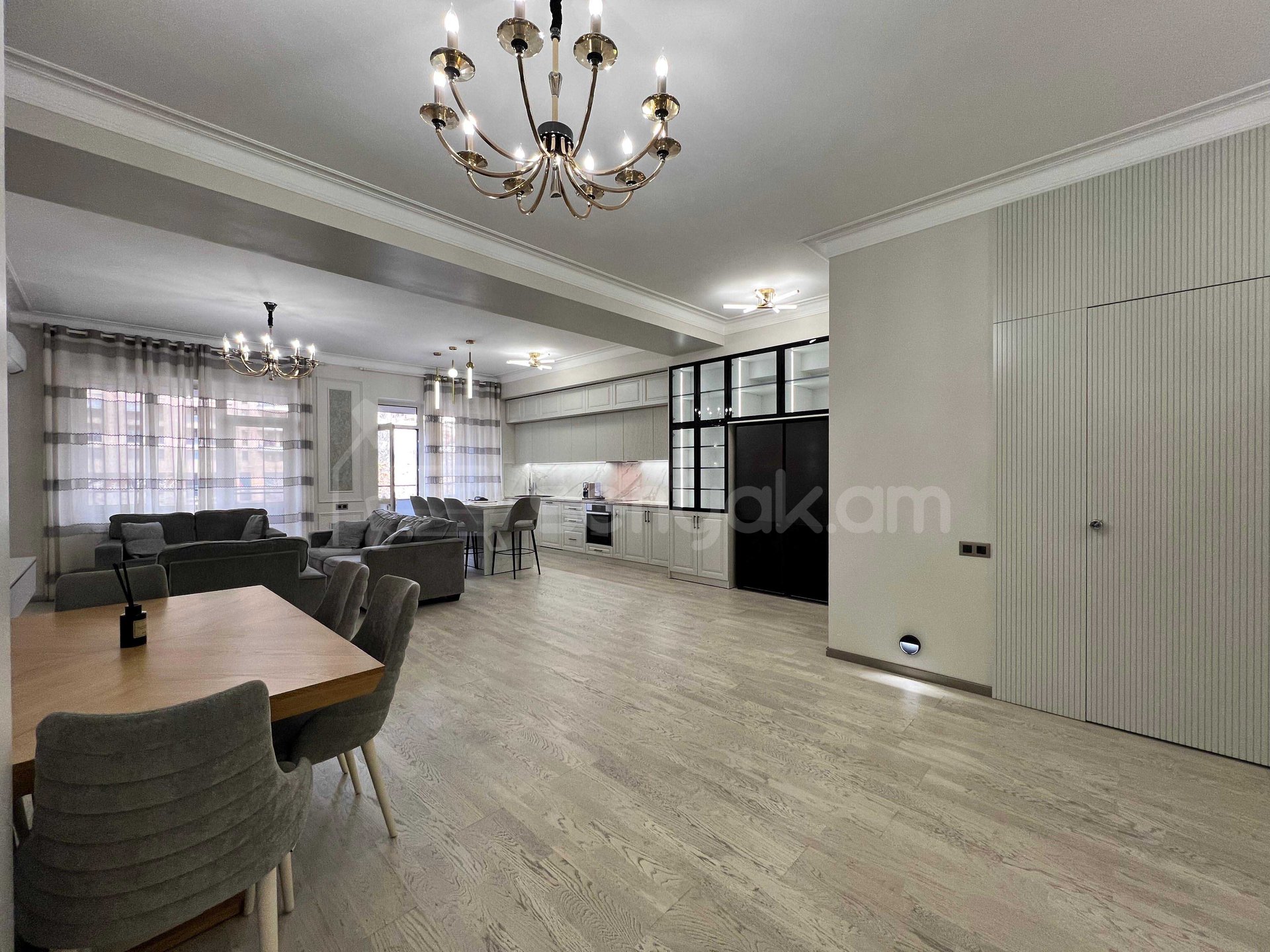 3 Սենյականոց Բնակարան Նորակառույցում, 120քմ, 3/15 հարկ, Դիզայներական Վերանորոգված