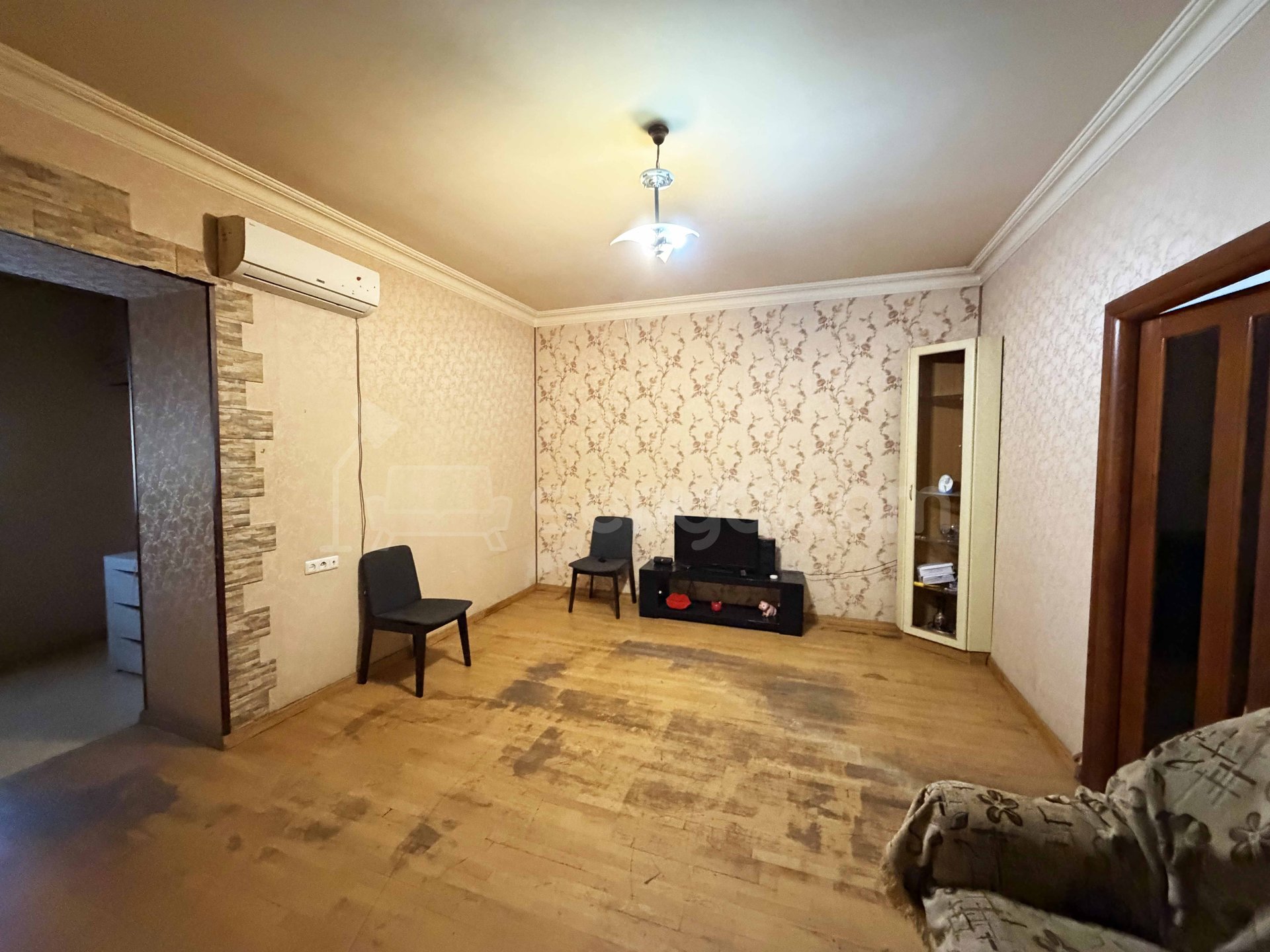 2 Սենյականոց Բնակարան Քարե Շենքում, 68քմ, 2/4 հարկ, Կապիտալ Վերանորոգված