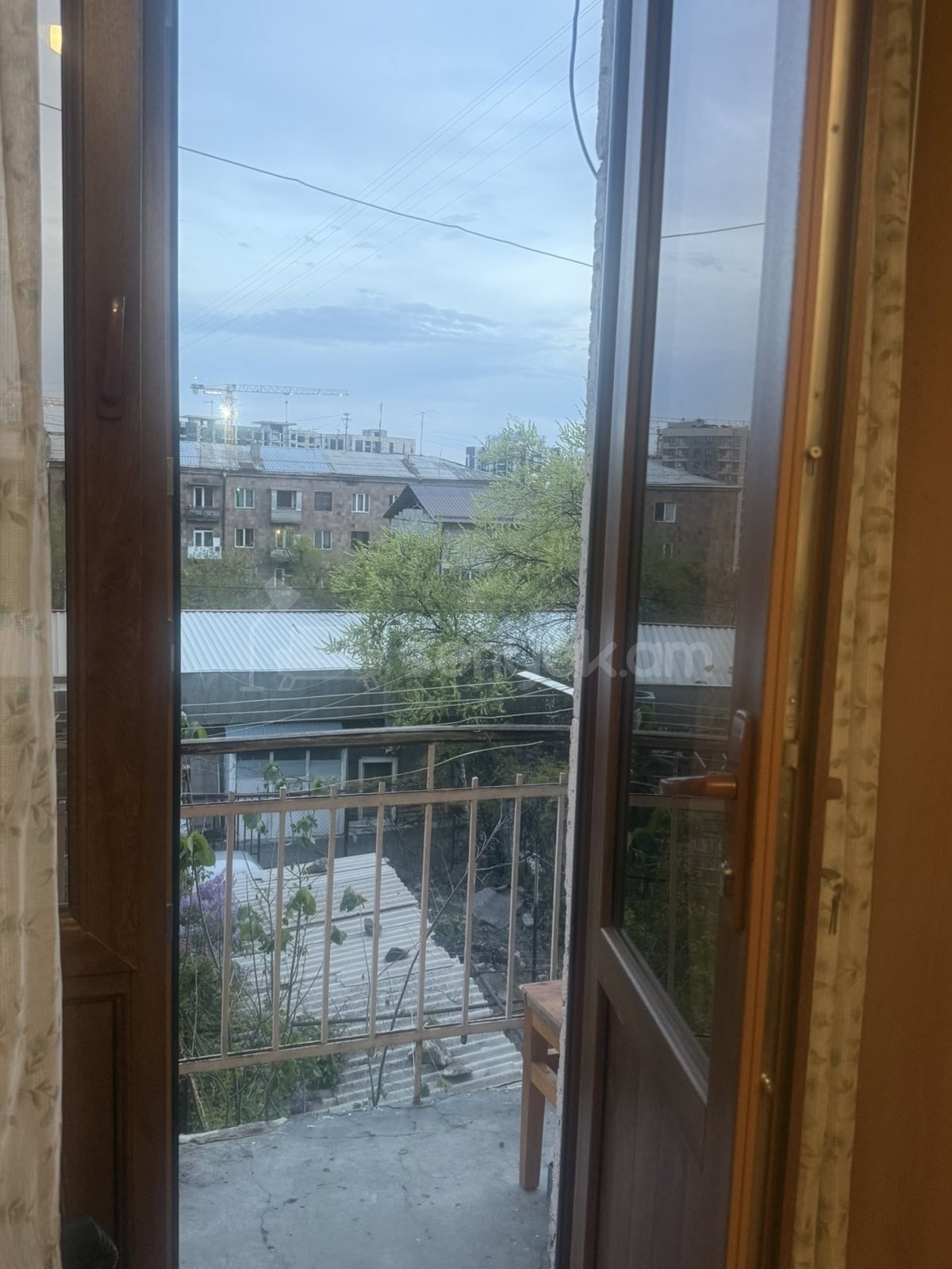 1 Սենյականոց Բնակարան Քարե Շենքում, 30քմ, 2/4 հարկ, Նորմալ Վիճակում, Կահավորված