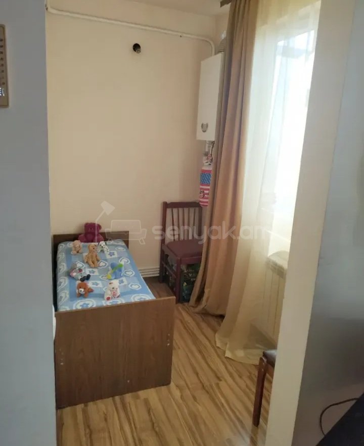 2 Սենյականոց Բնակարան Քարե Շենքում, 52քմ, 5/5 հարկ, Կապիտալ Վերանորոգված, Կահավորված