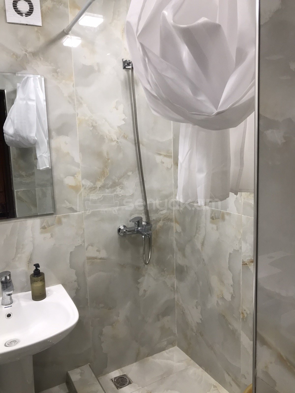 1 Սենյականոց Բնակարան Քարե Շենքում, 40քմ, 4/5 հարկ, Նորմալ Վիճակում, Կահավորված, Արևկող