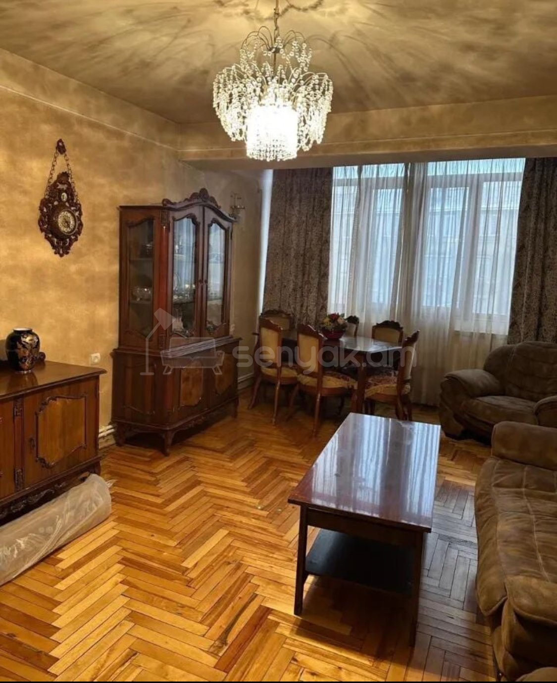 3 Սենյականոց Բնակարան Քարե Շենքում, 100քմ, 5/5 հարկ, Պետական Վիճակում, Կահավորված