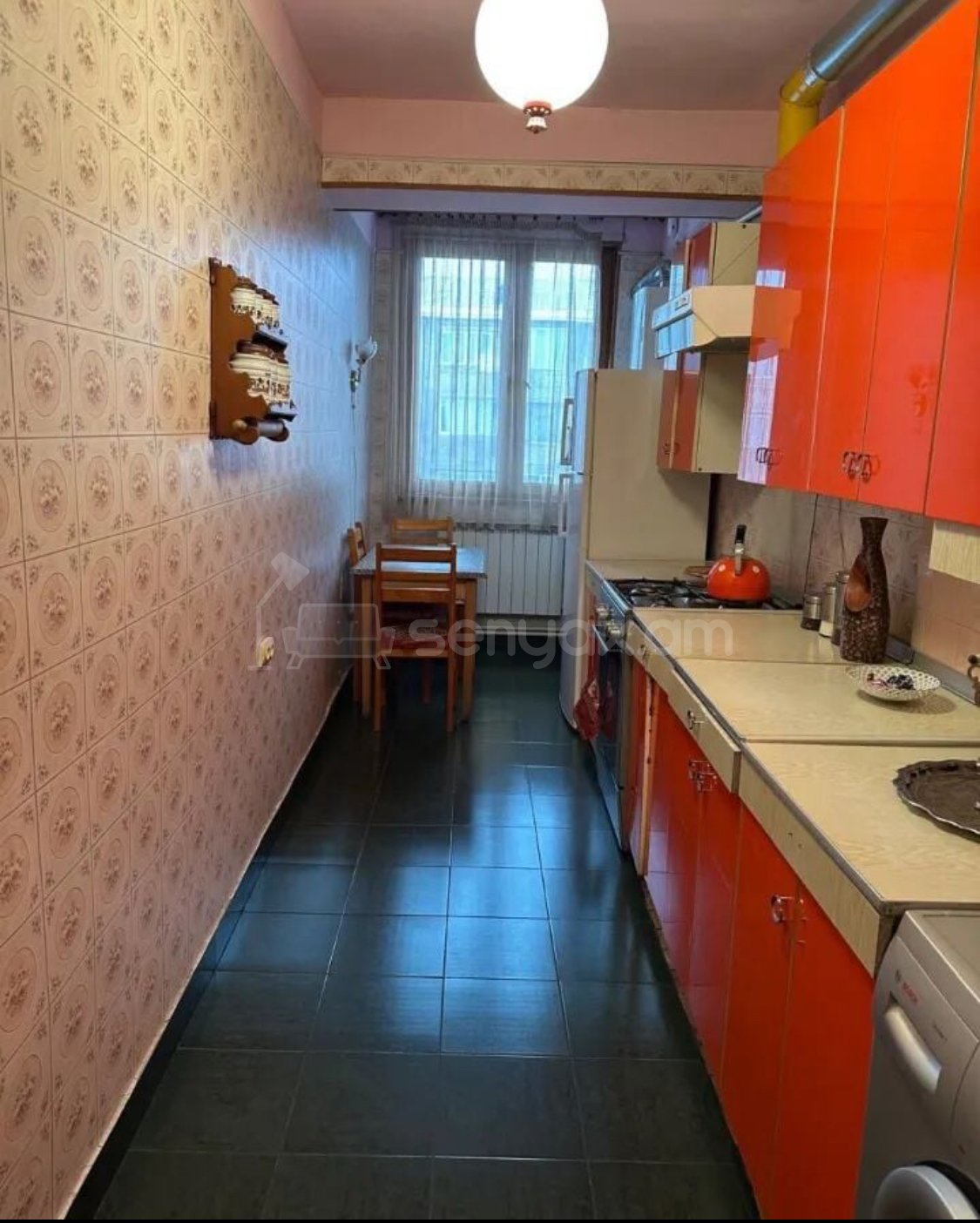 3 Սենյականոց Բնակարան Քարե Շենքում, 100քմ, 5/5 հարկ, Պետական Վիճակում, Կահավորված