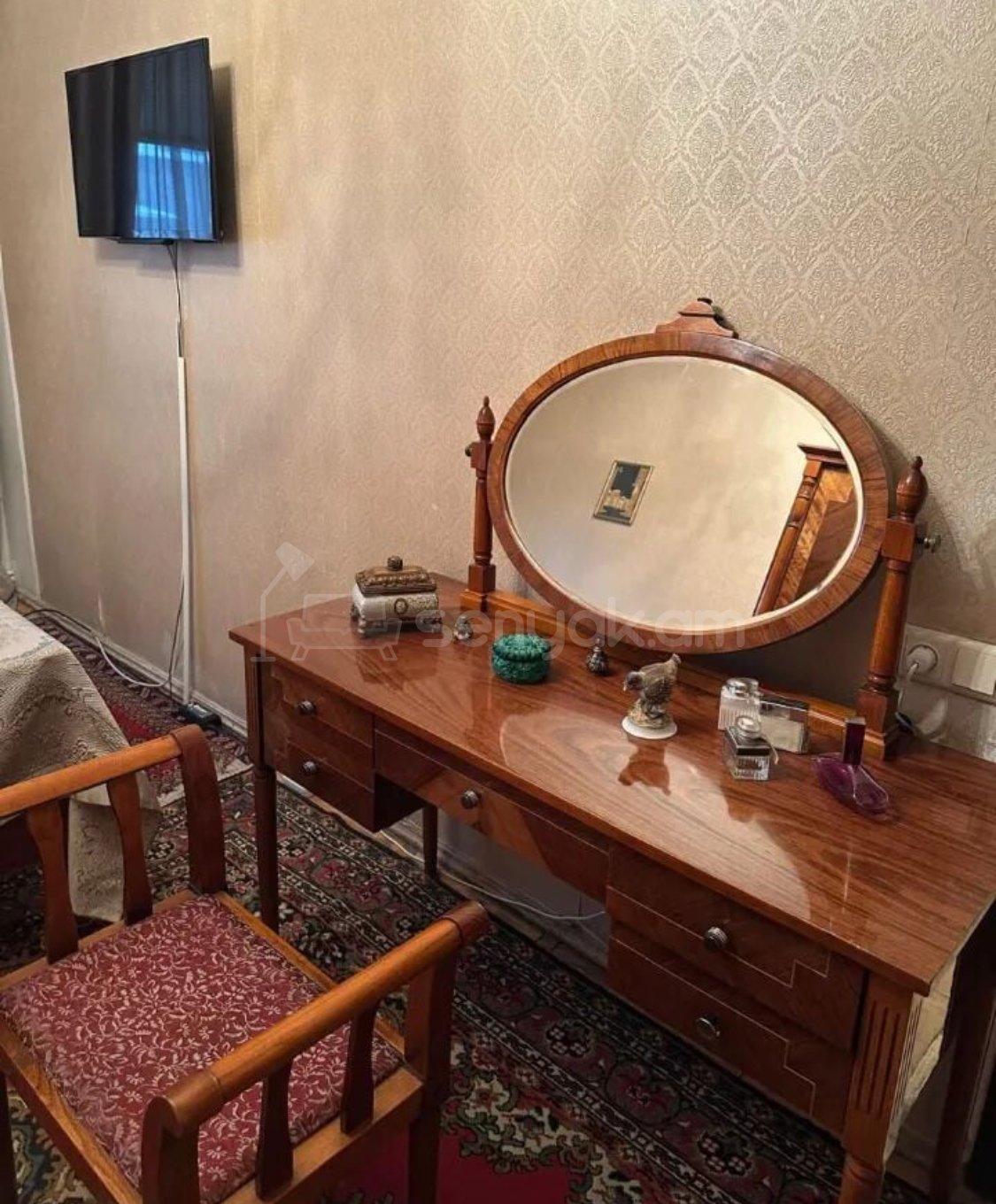 3 Սենյականոց Բնակարան Քարե Շենքում, 100քմ, 5/5 հարկ, Պետական Վիճակում, Կահավորված