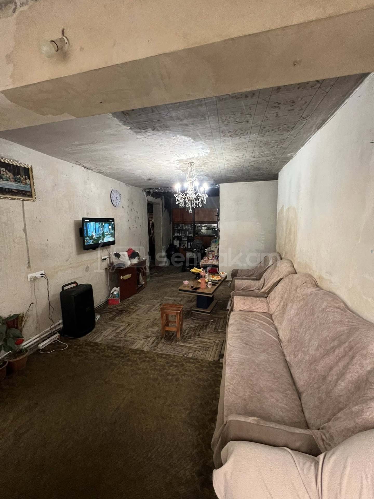 4 Սենյականոց Բնակարան Քարե Շենքում, 120քմ, 4/5 հարկ, Պետական Վիճակում