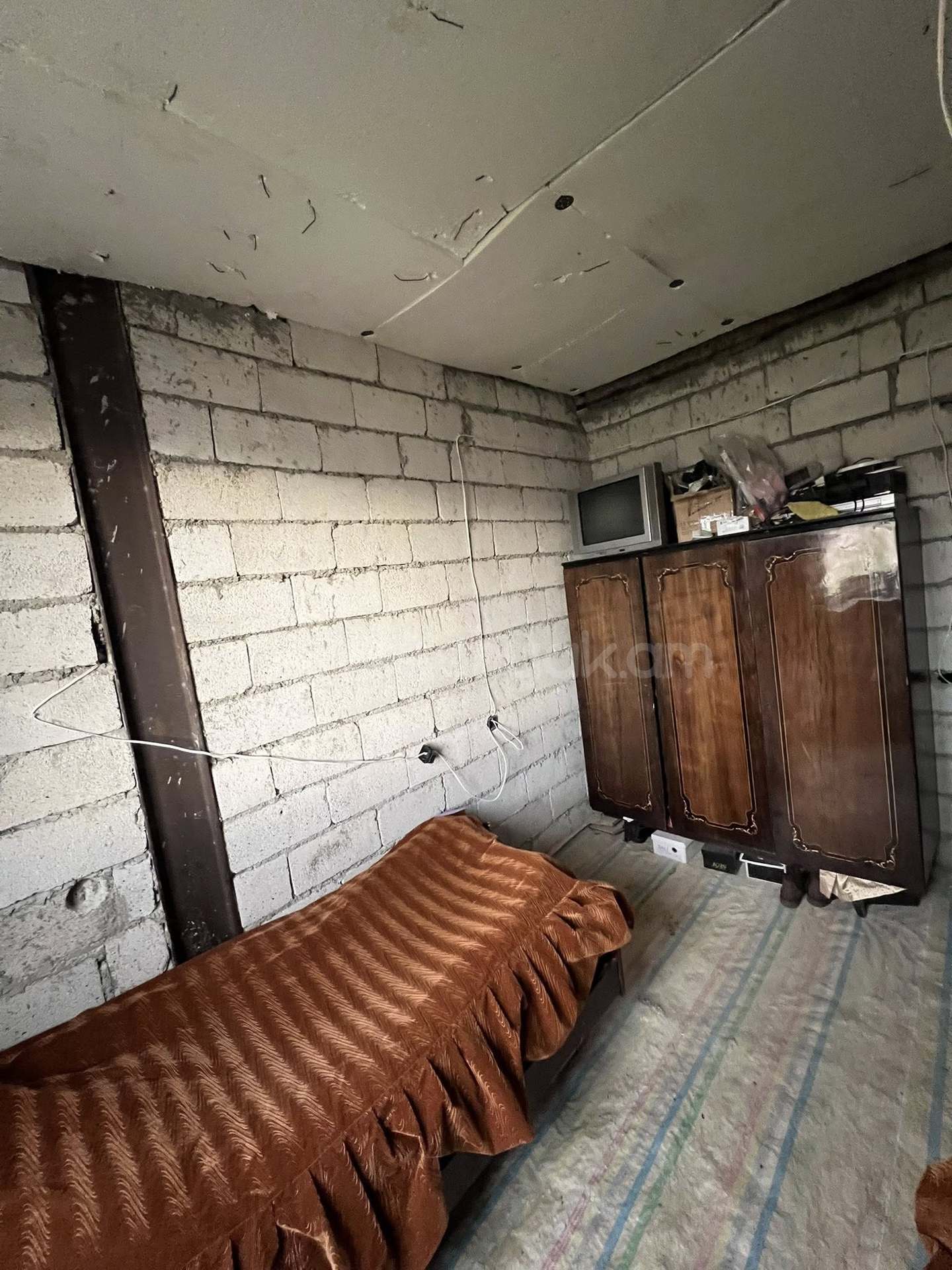 4 Սենյականոց Բնակարան Քարե Շենքում, 120քմ, 4/5 հարկ, Պետական Վիճակում