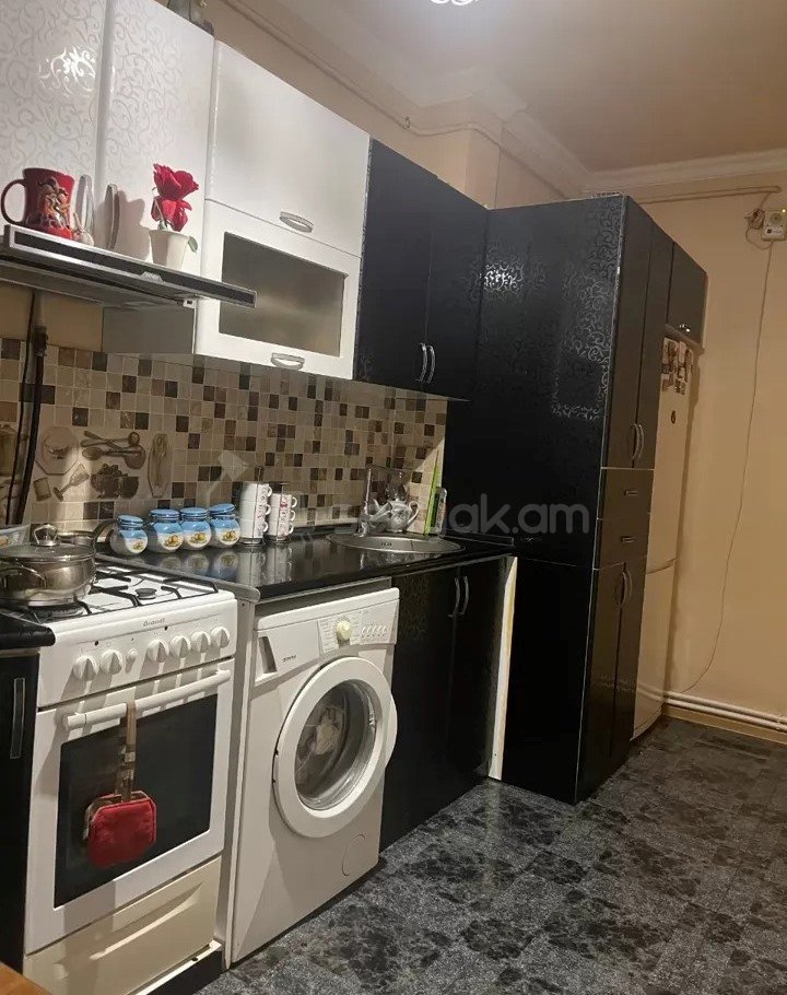 3 Սենյականոց Բնակարան, 75քմ, 4/9 հարկ, Նորմալ Վիճակում