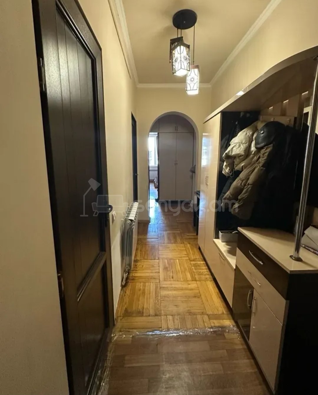 3 Սենյականոց Բնակարան Քարե Շենքում, 68քմ, 4/5 հարկ, Նորմալ Վիճակում