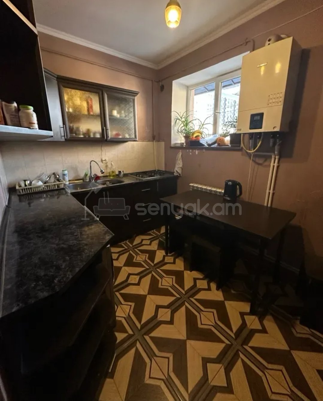 3 Սենյականոց Բնակարան Քարե Շենքում, 68քմ, 4/5 հարկ, Նորմալ Վիճակում