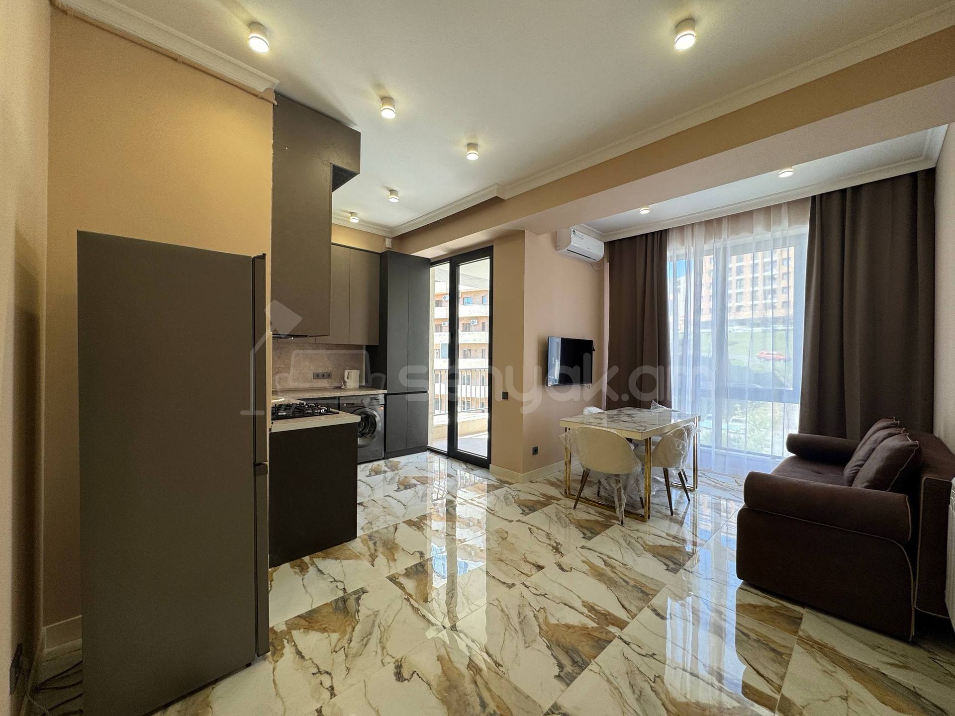 2 Սենյականոց Բնակարան, 48քմ, 2/7 հարկ, Կապիտալ Վերանորոգված, Կահավորված, Արևկող