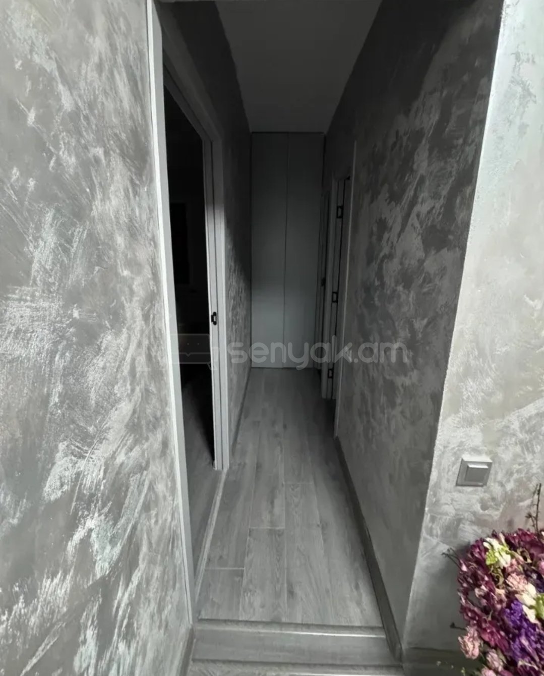 3 Սենյականոց Բնակարան Քարե Շենքում, 72քմ, 2/5 հարկ, Կապիտալ Վերանորոգված