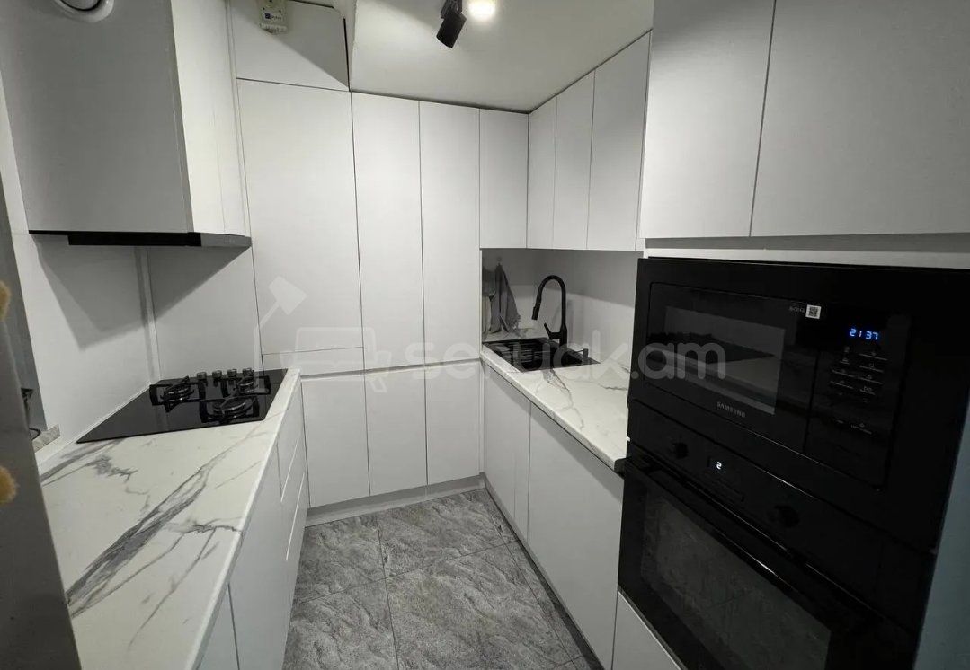 3 Սենյականոց Բնակարան Քարե Շենքում, 72քմ, 2/5 հարկ, Կապիտալ Վերանորոգված