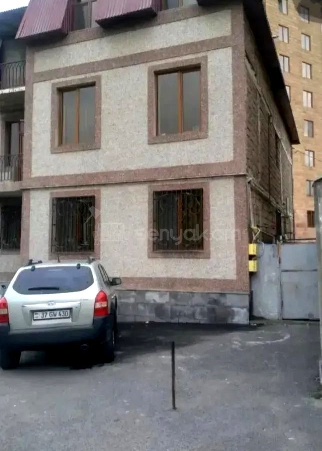 3 Սենյականոց Բնակարան Նորակառույց Քարե Շենքում, 76քմ, 1/3 հարկ, Կապիտալ Վերանորոգված