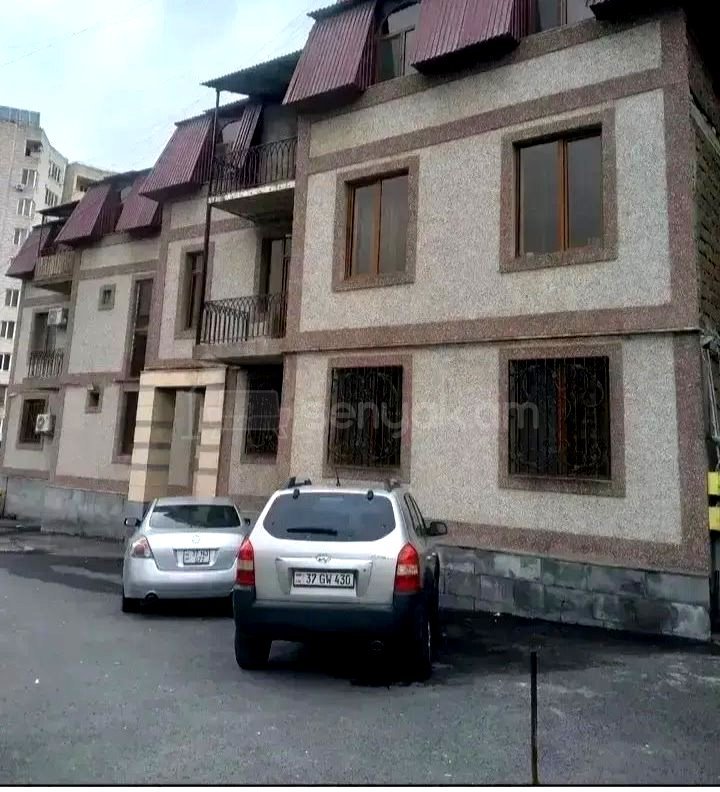 3 Սենյականոց Բնակարան Նորակառույց Քարե Շենքում, 76քմ, 1/3 հարկ, Կապիտալ Վերանորոգված