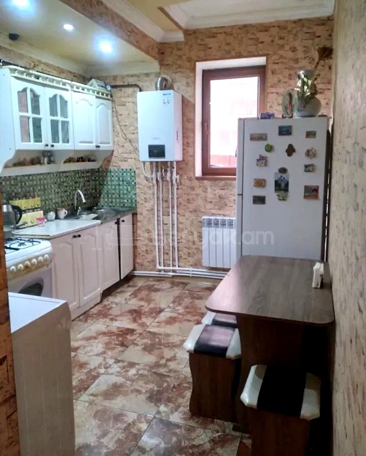 3 Սենյականոց Բնակարան Նորակառույց Քարե Շենքում, 76քմ, 1/3 հարկ, Կապիտալ Վերանորոգված