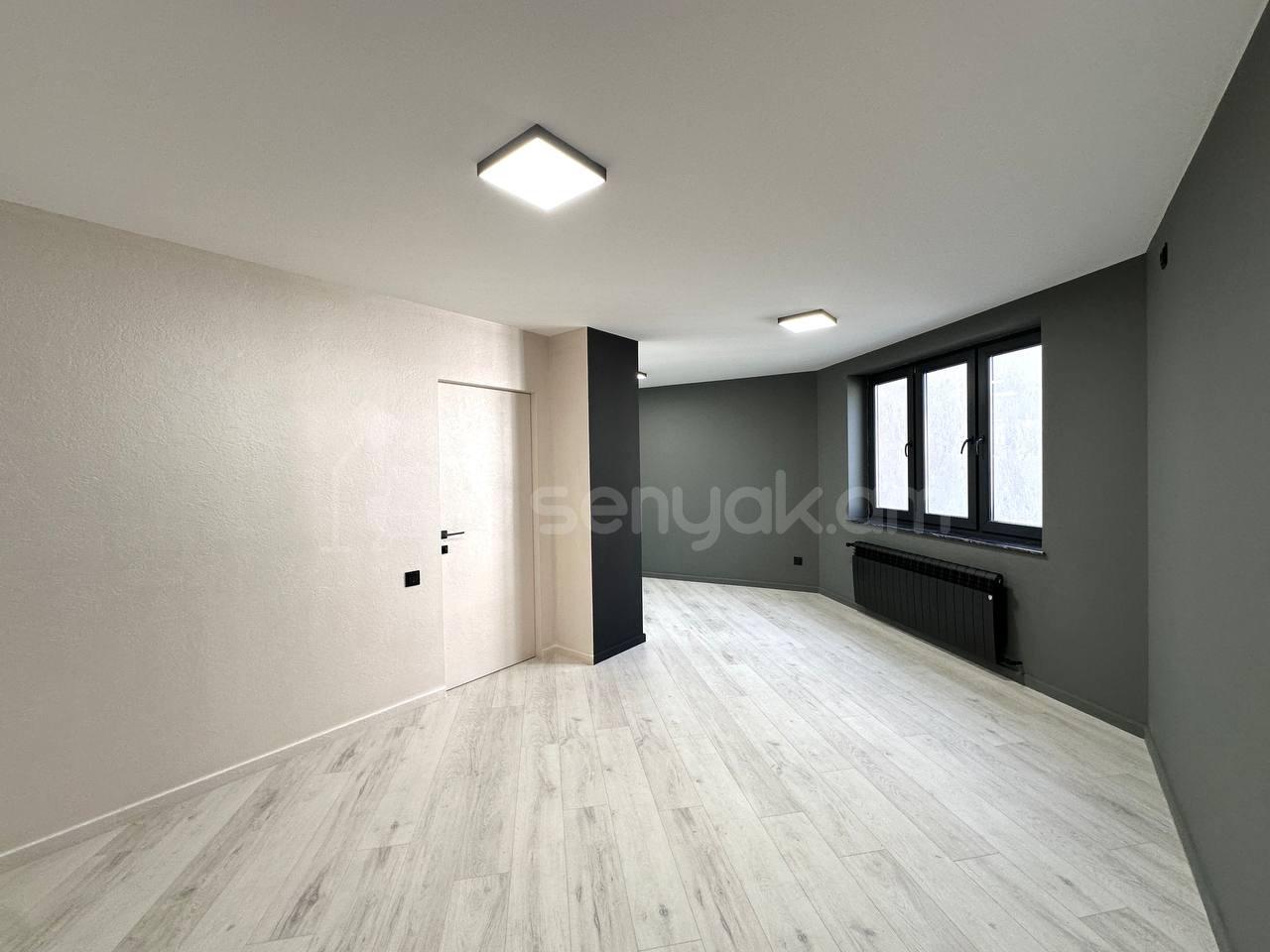 2 Սենյականոց Բնակարան Քարե Շենքում, 93քմ, 5/5 հարկ, Կապիտալ Վերանորոգված