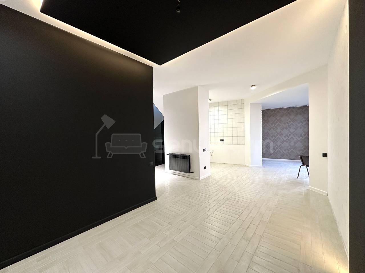 2 Սենյականոց Բնակարան Քարե Շենքում, 93քմ, 5/5 հարկ, Կապիտալ Վերանորոգված