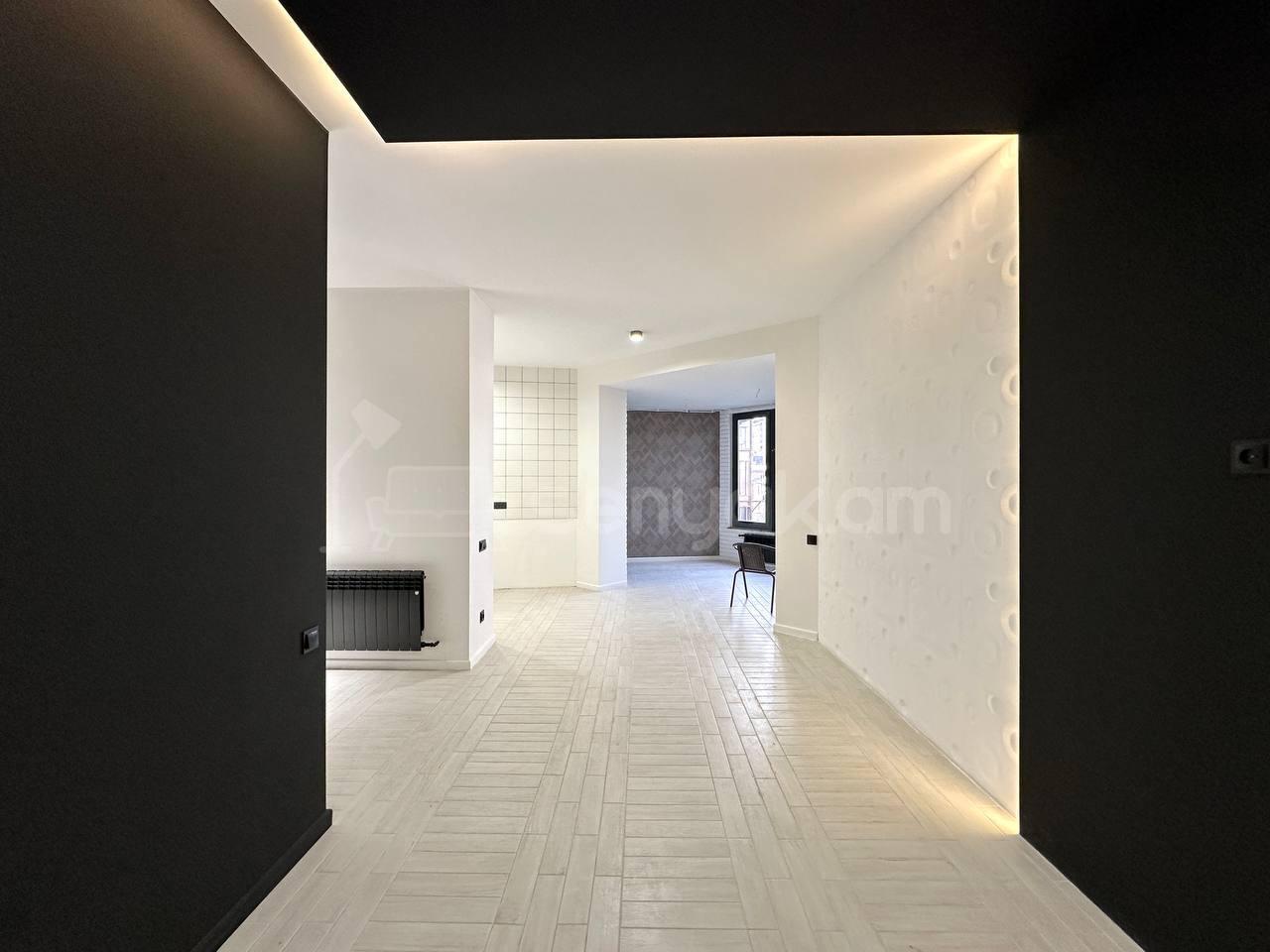 2 Սենյականոց Բնակարան Քարե Շենքում, 93քմ, 5/5 հարկ, Կապիտալ Վերանորոգված