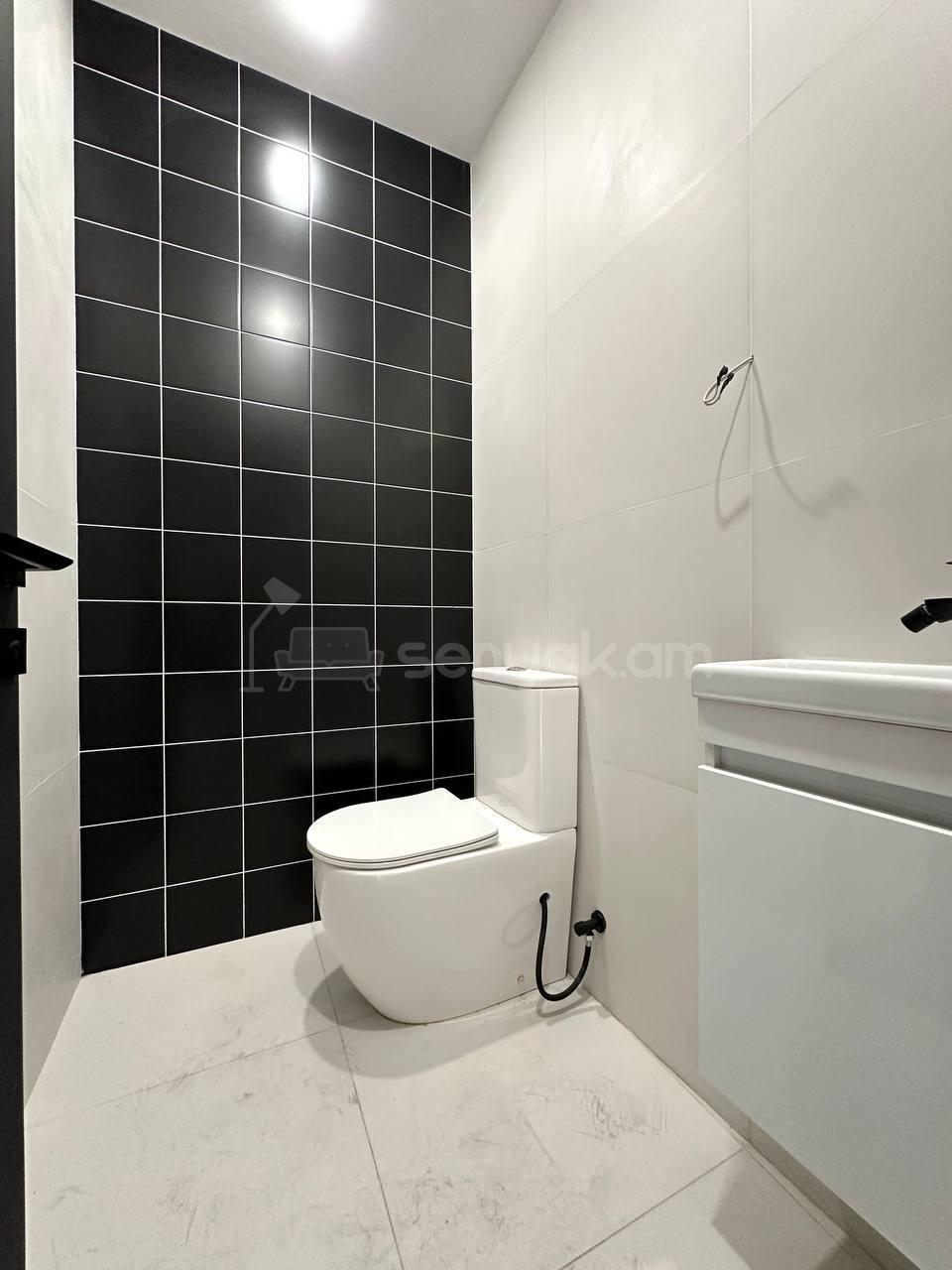 2 Սենյականոց Բնակարան Քարե Շենքում, 93քմ, 5/5 հարկ, Կապիտալ Վերանորոգված