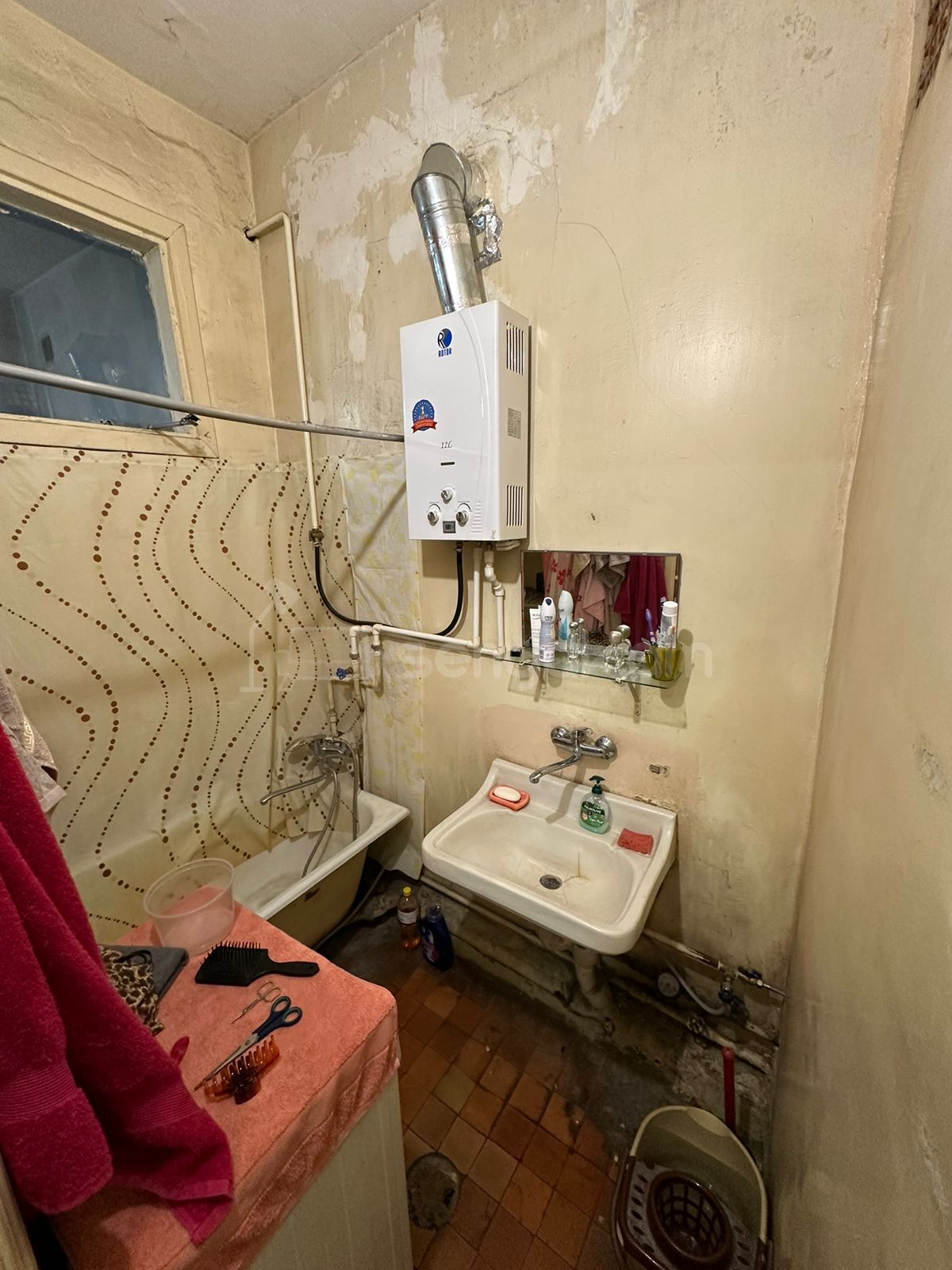 2 Սենյականոց Բնակարան Քարե Շենքում, 63քմ, 2/5 հարկ, Պետական Վիճակում