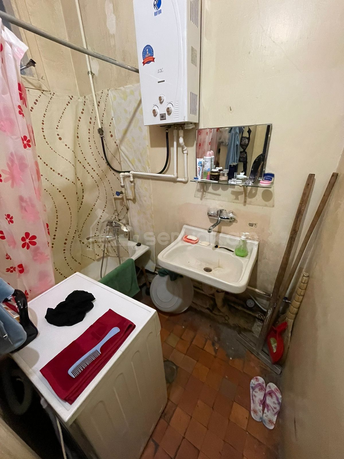 2 Սենյականոց Բնակարան Քարե Շենքում, 63քմ, 2/5 հարկ, Պետական Վիճակում