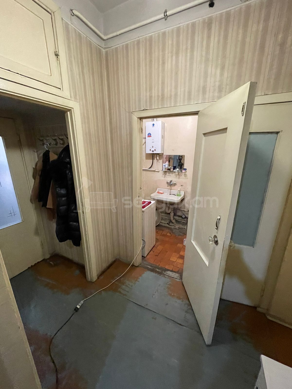 2 Սենյականոց Բնակարան Քարե Շենքում, 63քմ, 2/5 հարկ, Պետական Վիճակում