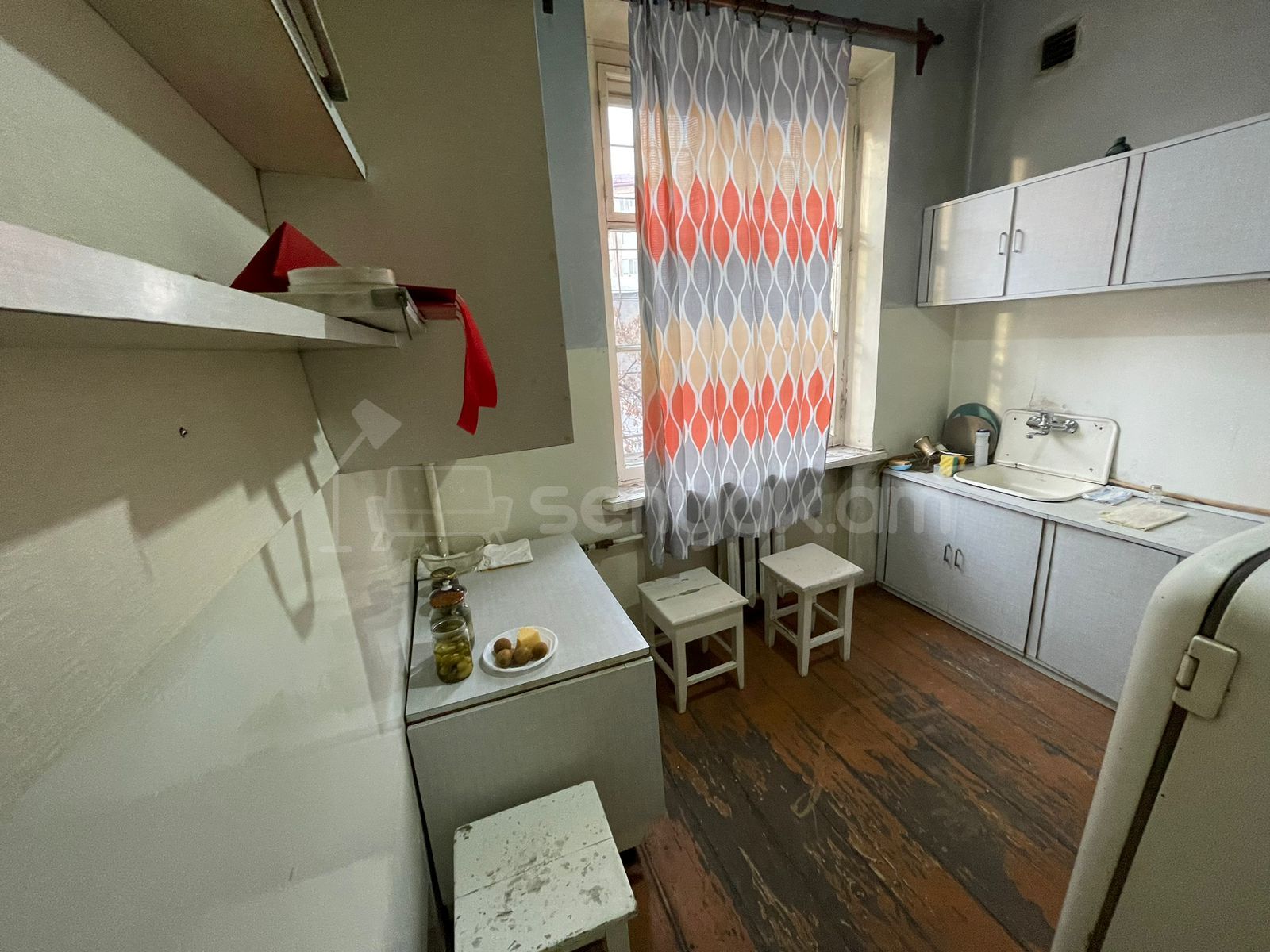 2 Սենյականոց Բնակարան Քարե Շենքում, 63քմ, 2/5 հարկ, Պետական Վիճակում