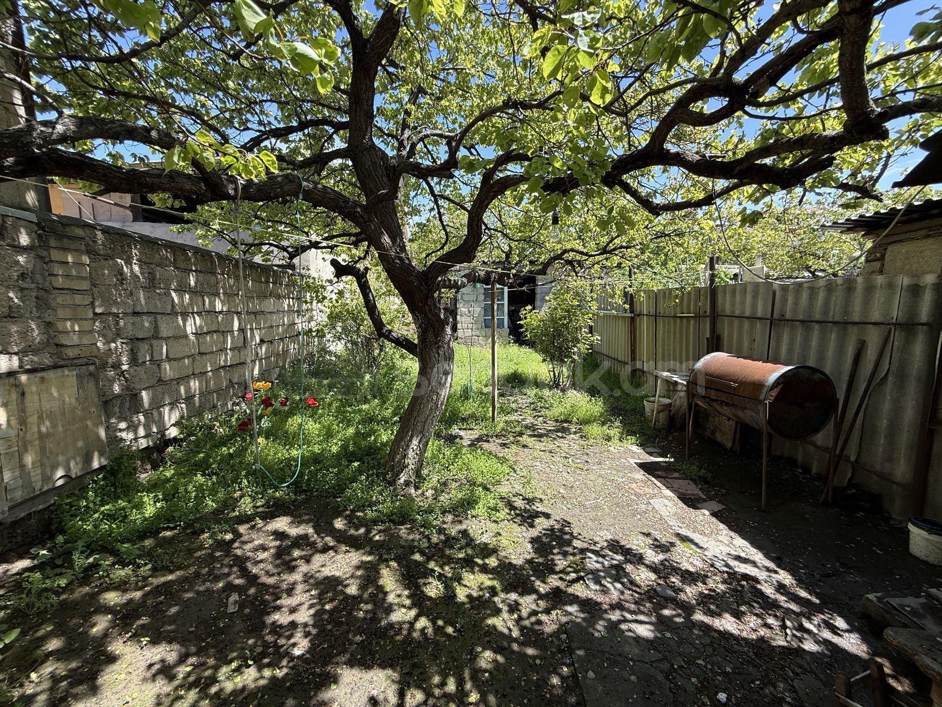 3 Սենյականոց Սեփական Տուն, 71քմ, Կոսմետիկ Վերանորոգված, Ավտոտնակով