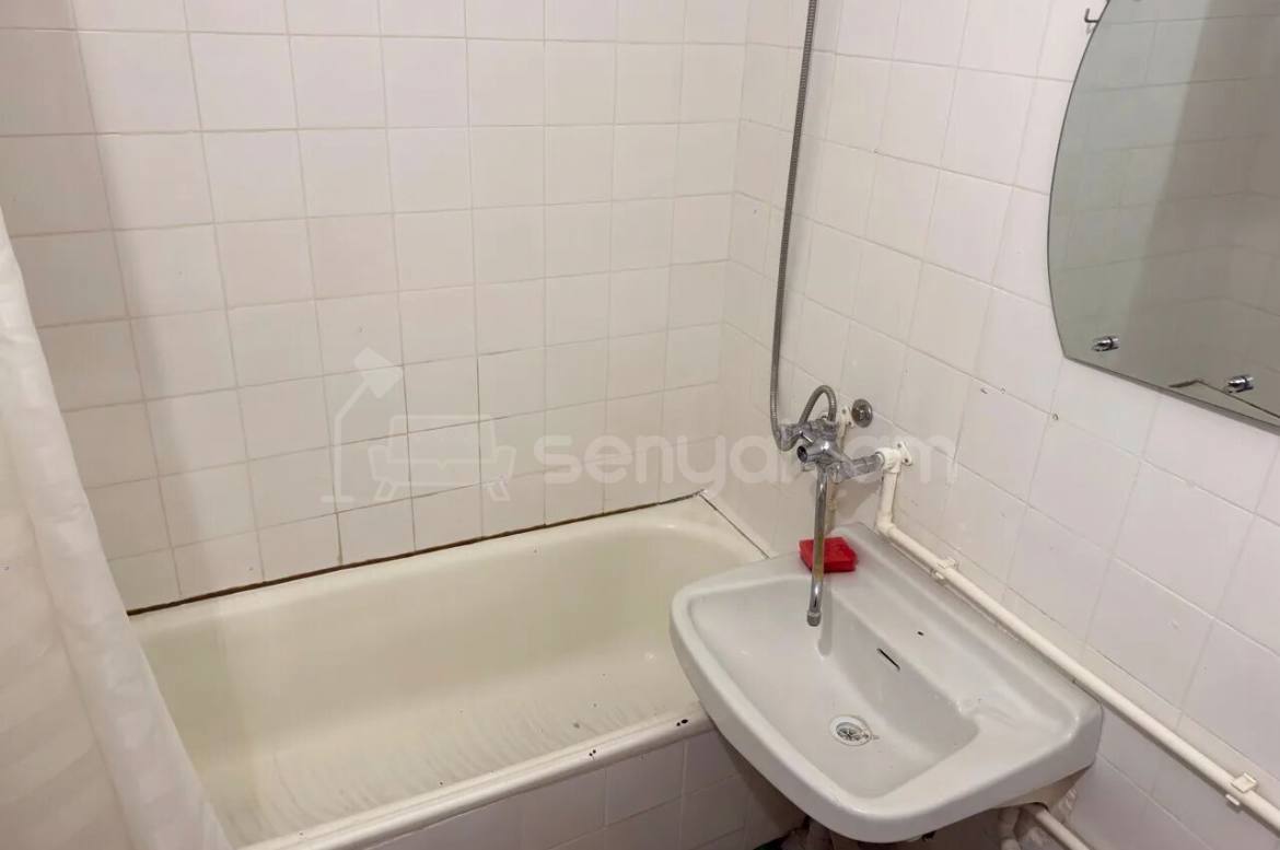 2 Սենյականոց Բնակարան Քարե Շենքում, 43քմ, 5/5 հարկ, Պետական Վիճակում, Կահավորված