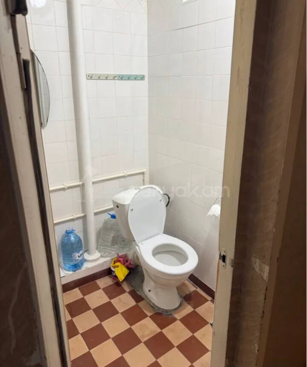 2 Սենյականոց Բնակարան Քարե Շենքում, 43քմ, 5/5 հարկ, Պետական Վիճակում, Կահավորված