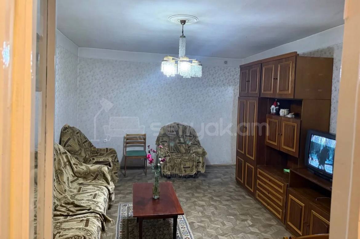 2 Սենյականոց Բնակարան Քարե Շենքում, 43քմ, 5/5 հարկ, Պետական Վիճակում, Կահավորված