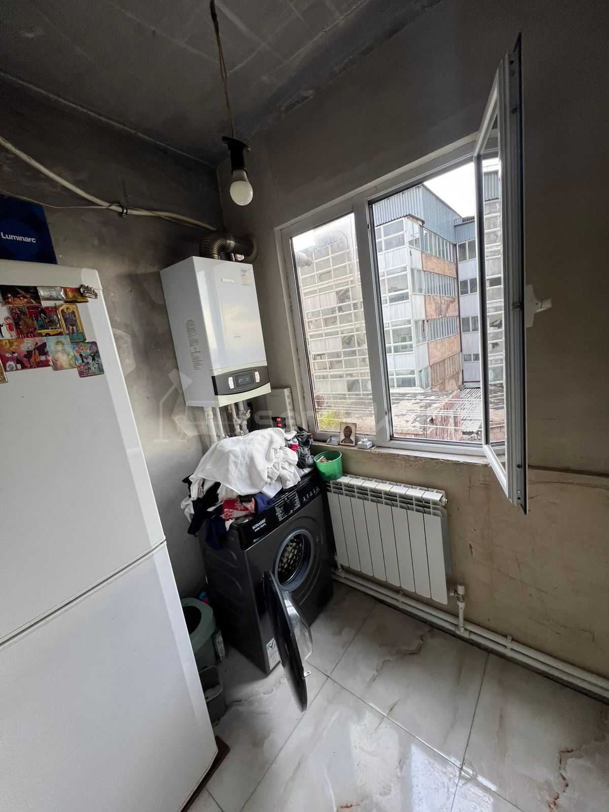 5 Սենյականոց Բնակարան Քարե Շենքում, 120քմ, 4/5 հարկ, Պետական Վիճակում