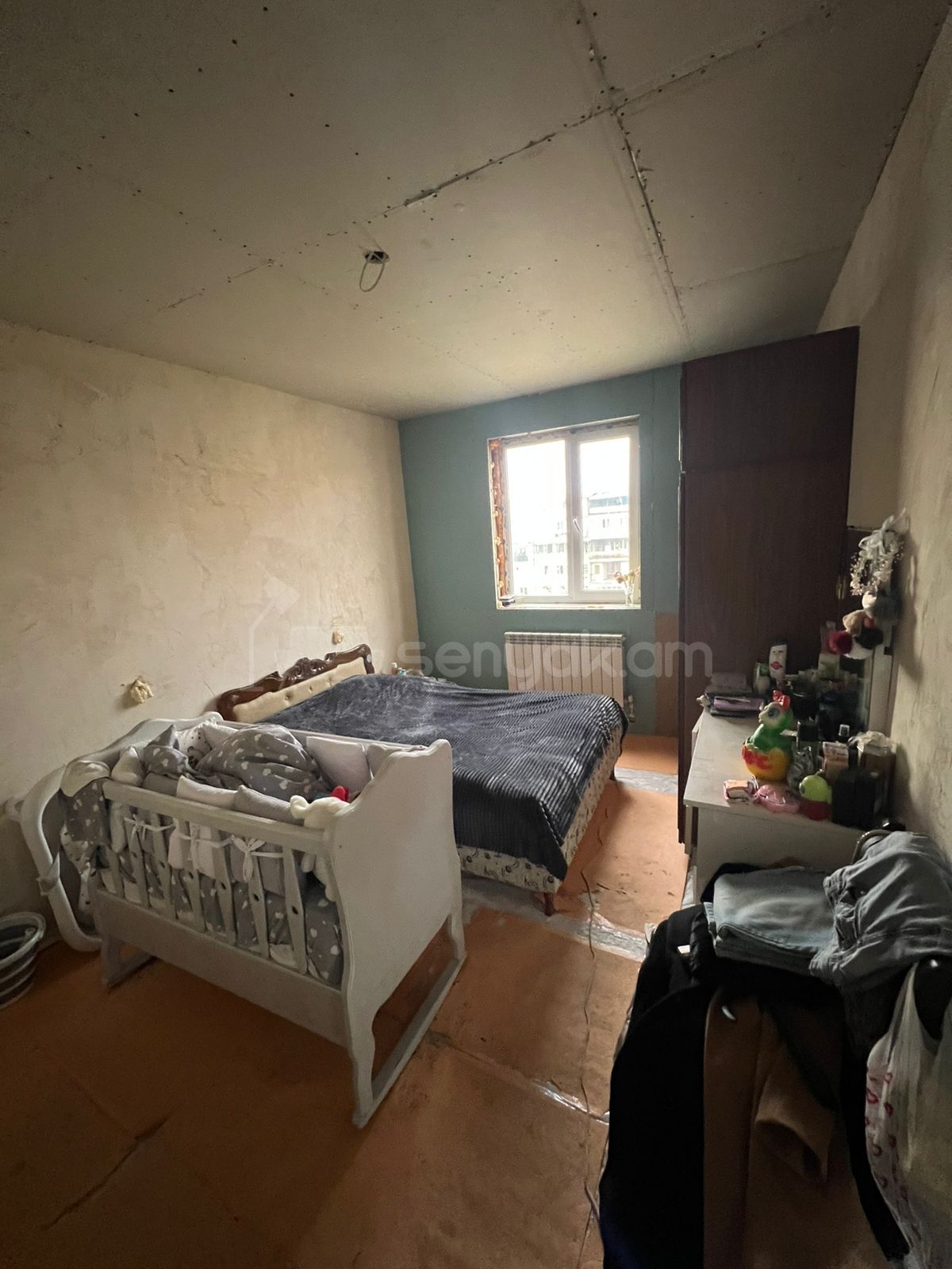 5 Սենյականոց Բնակարան Քարե Շենքում, 120քմ, 4/5 հարկ, Պետական Վիճակում