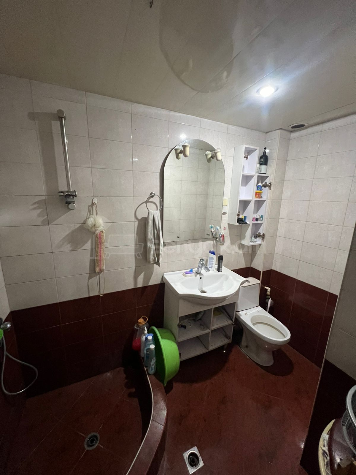 5 Սենյականոց Բնակարան Քարե Շենքում, 120քմ, 4/5 հարկ, Պետական Վիճակում