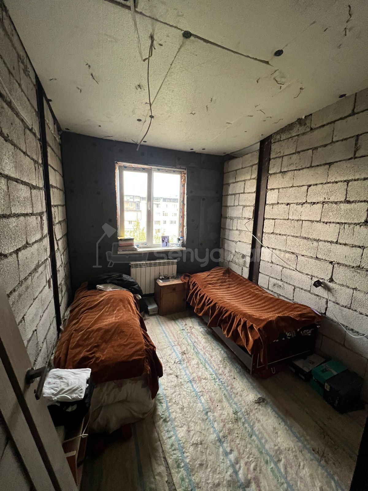 5 Սենյականոց Բնակարան Քարե Շենքում, 120քմ, 4/5 հարկ, Պետական Վիճակում