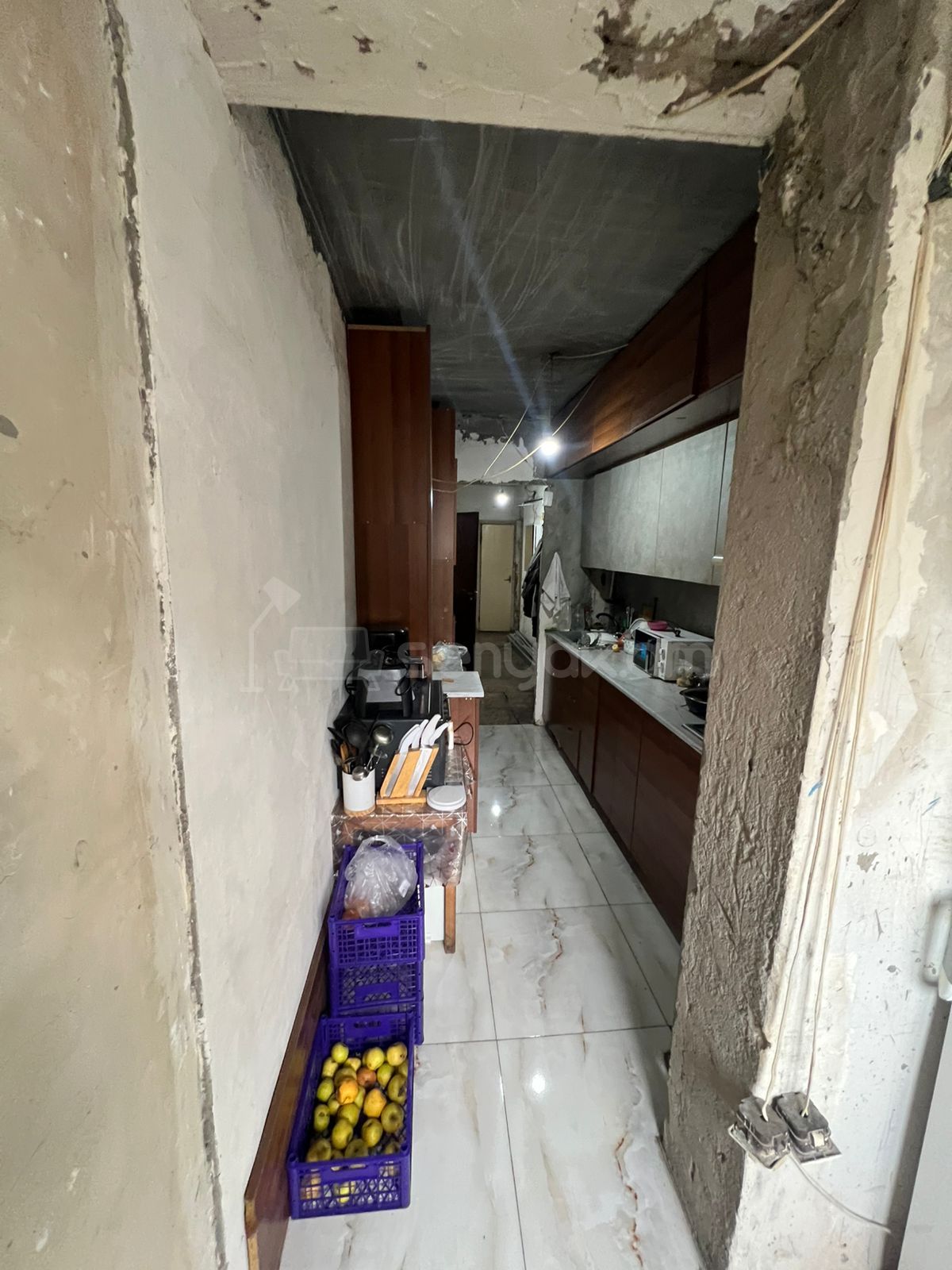 5 Սենյականոց Բնակարան Քարե Շենքում, 120քմ, 4/5 հարկ, Պետական Վիճակում