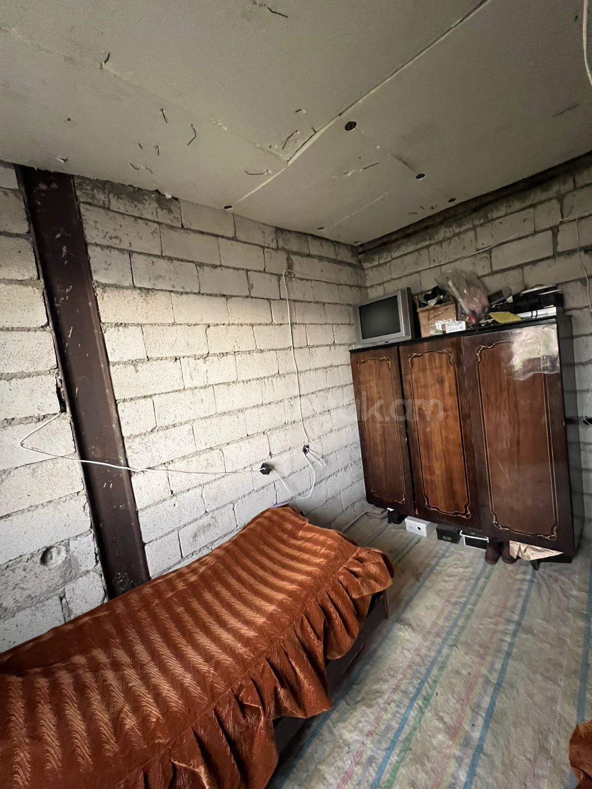 5 Սենյականոց Բնակարան Քարե Շենքում, 120քմ, 4/5 հարկ, Պետական Վիճակում