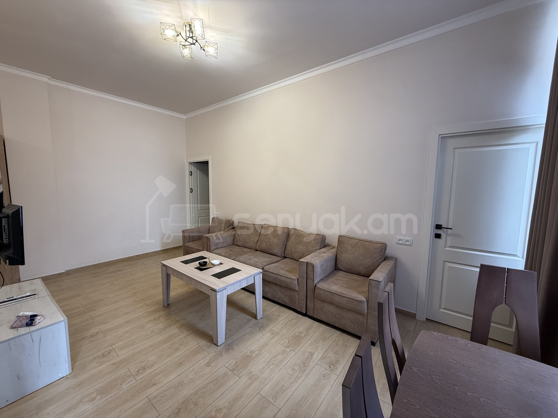 3 Սենյականոց Բնակարան Քարե Շենքում, 48քմ, 2/5 հարկ, Կապիտալ Վերանորոգված