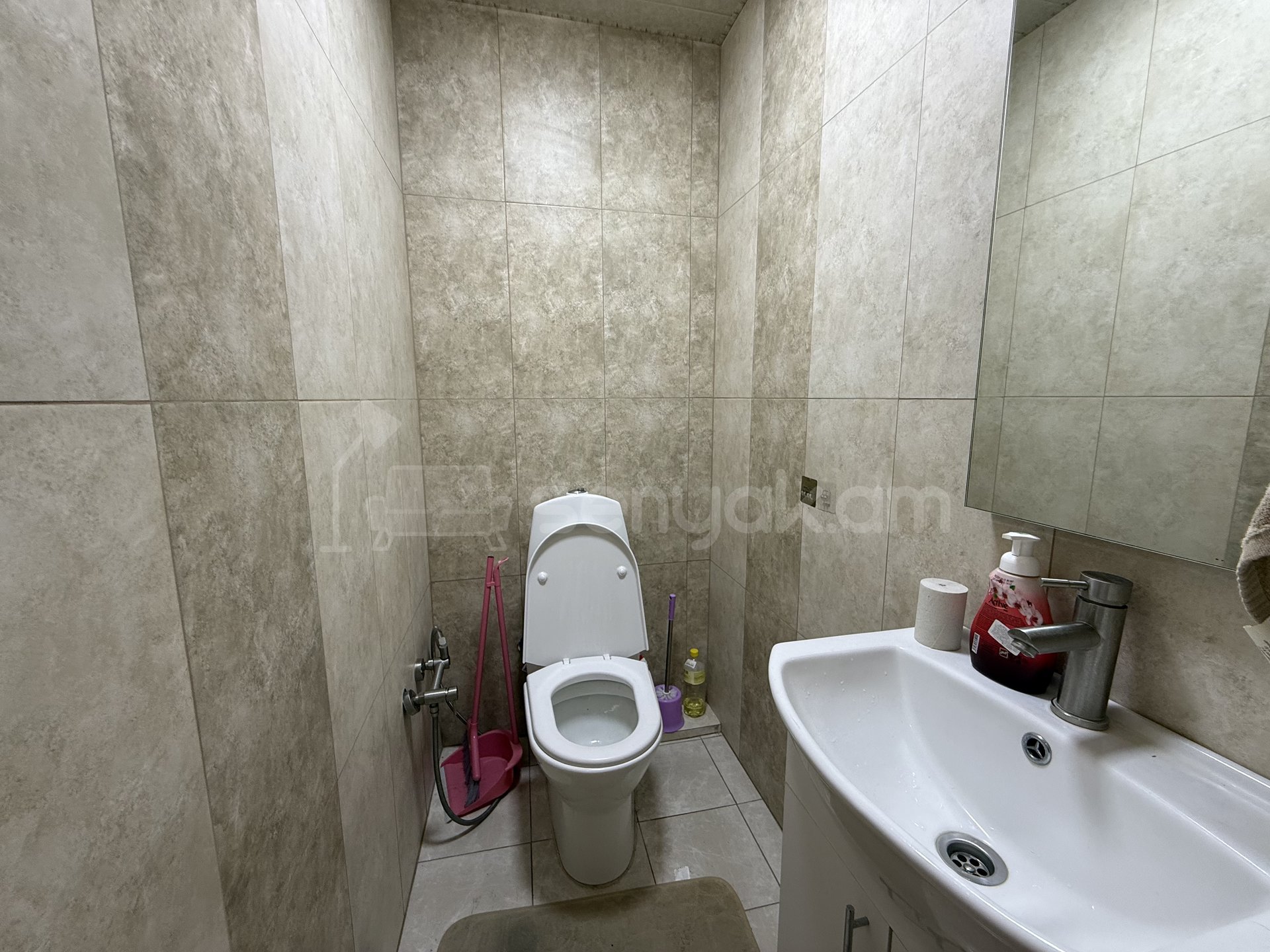 3 Սենյականոց Բնակարան Քարե Շենքում, 48քմ, 2/5 հարկ, Կապիտալ Վերանորոգված