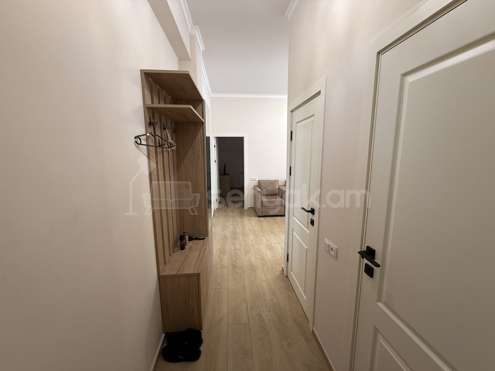 3 Սենյականոց Բնակարան Քարե Շենքում, 48քմ, 2/5 հարկ, Կապիտալ Վերանորոգված