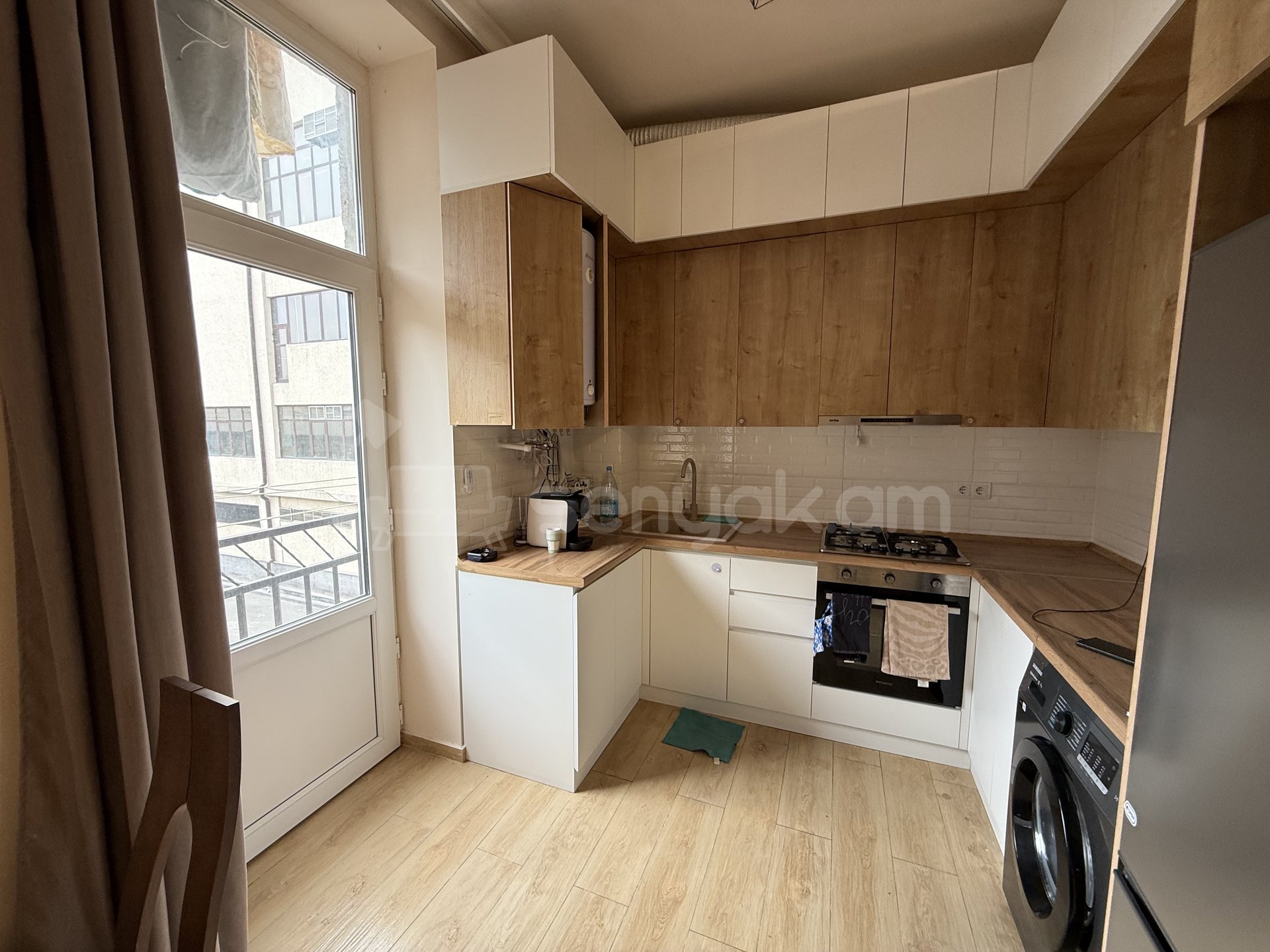 3 Սենյականոց Բնակարան Քարե Շենքում, 48քմ, 2/5 հարկ, Կապիտալ Վերանորոգված