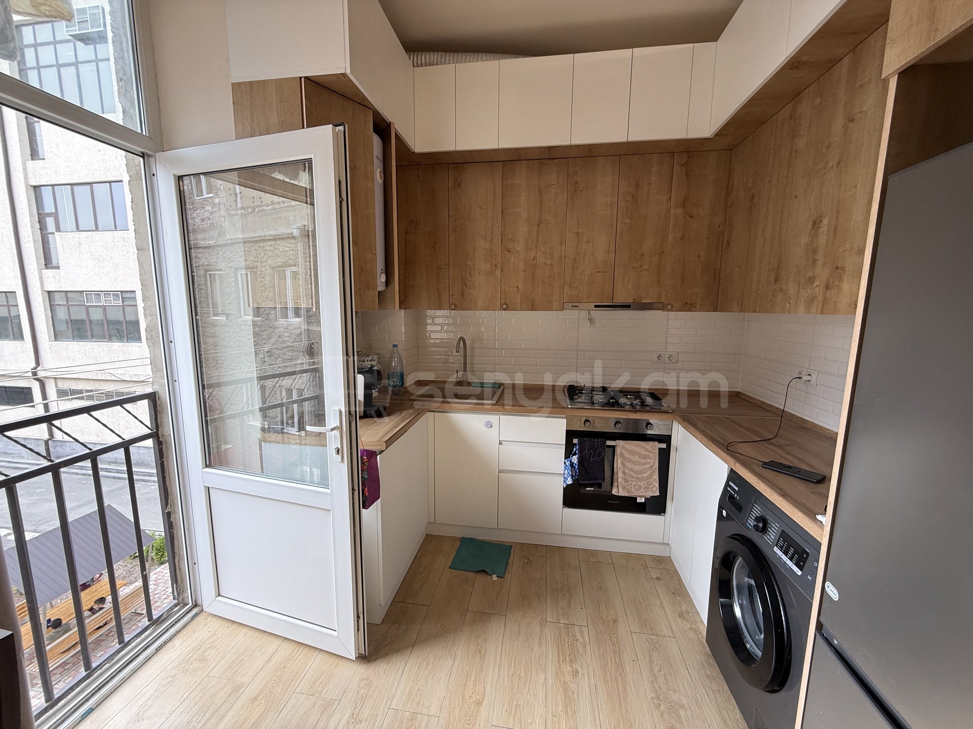 3 Սենյականոց Բնակարան Քարե Շենքում, 48քմ, 2/5 հարկ, Կապիտալ Վերանորոգված